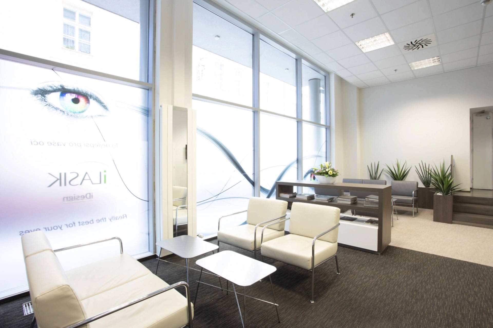 Modern eye clinic in Prague for lens replacement surgery